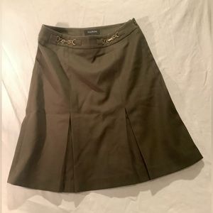 Talbots Olive Poly/Wool Blend Skirt w/ Chain Accent. Size 4